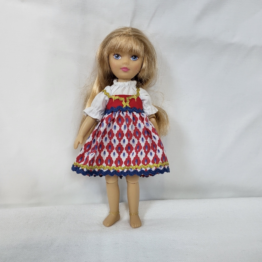 Madame Alexander Play Travel Friends 7" Privet! Russia Posable Doll 2014 #69440